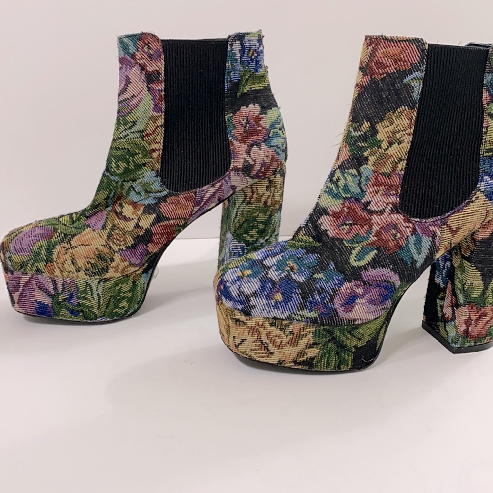 Forever 21 Floral Chelsea Ultra High Platform Square Toe Ankle Boot size 8